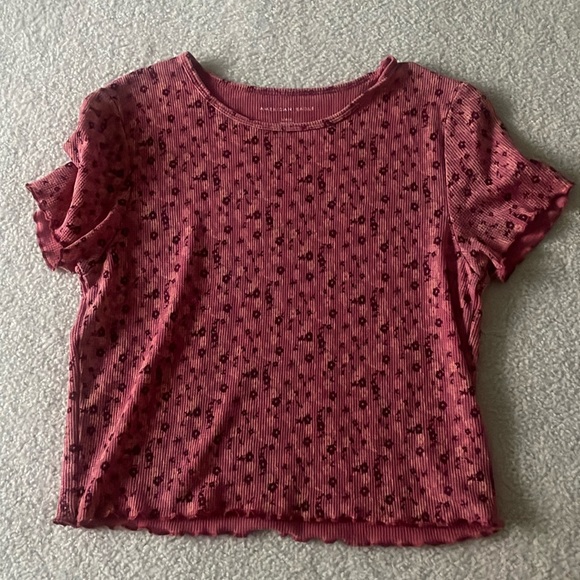American Eagle, gently used, size large pink floral patterned tshirt - Picture 1 of 1